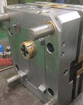 Collapsible-core-Injection-mold3