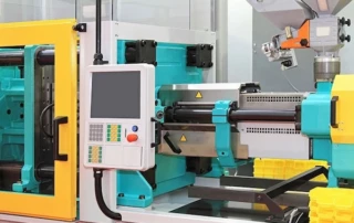 plastic injection molding machine